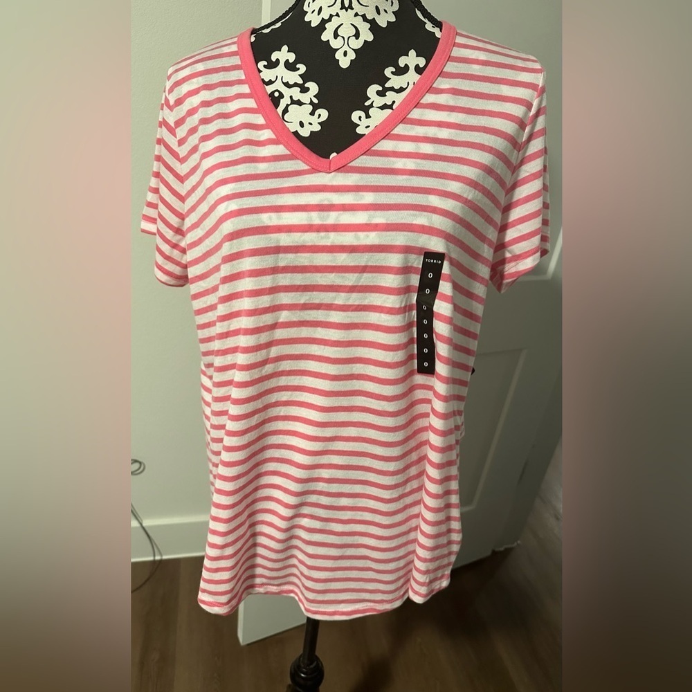 Torrid Girlfriend Signature Jersey V-Neck Tee - Picture 5 of 12
